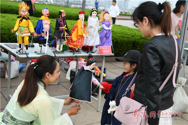 市民与"非遗"亲密接触 五四广场上演"非遗"秀