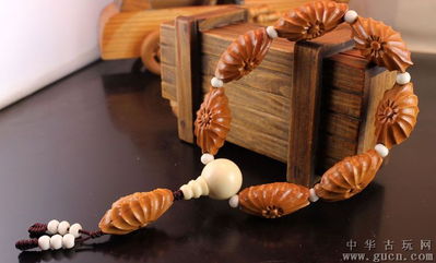 精品橄榄核雕刻荷叶观音手串 核雕艺术的匠心传承