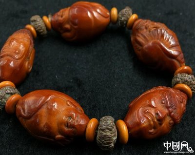 方寸之间，匠心永驻 核雕手串的艺术魅力与传承